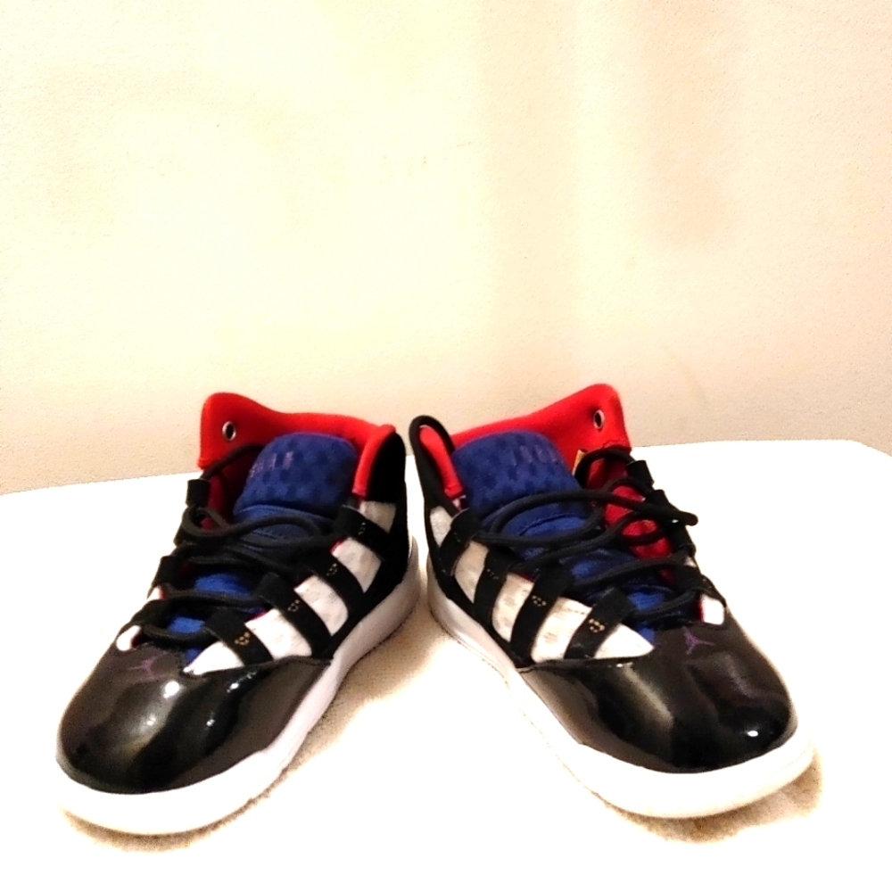 LIKE NWOT TODDLER SIZE 8C JORDAN MAX AURA. ONLY WORN 4x !